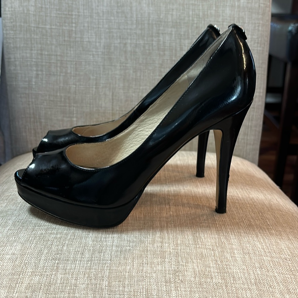 Michael Kors Patent Leather Peep Toe Pump Black Size 8